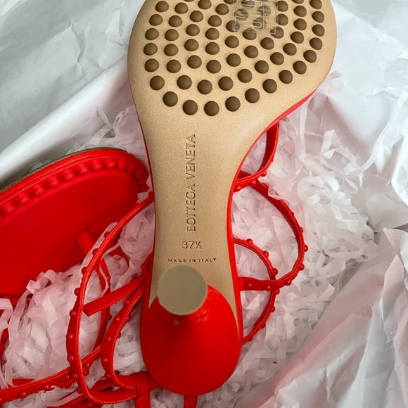 BOTTEGA VENETA
Dot leather thong sandals - Picture 3 of 6